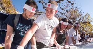 UC Berkeley students make world-record California sushi roll
