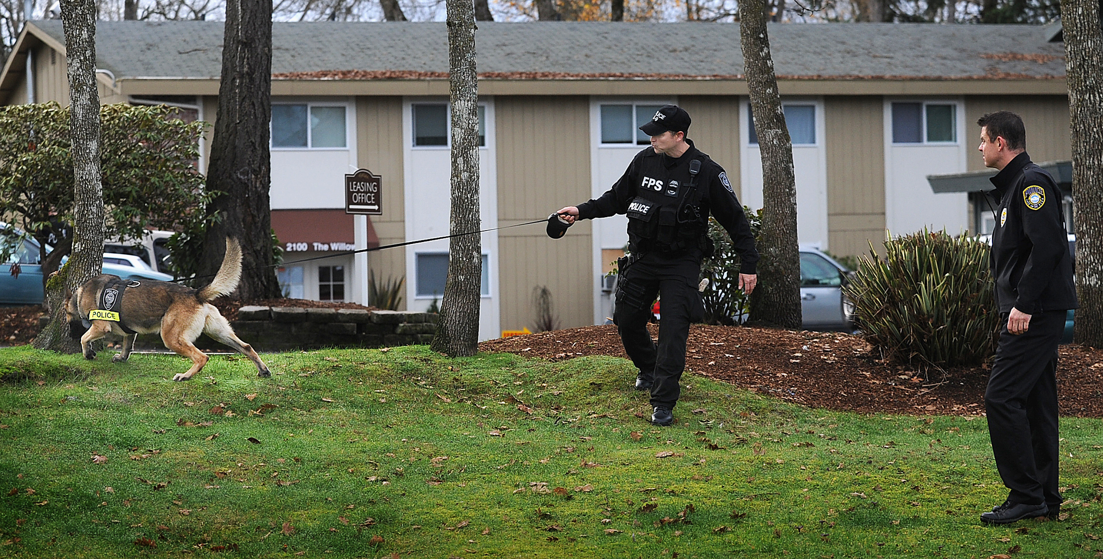 Suspect in Washington police shootings wounded, still at large