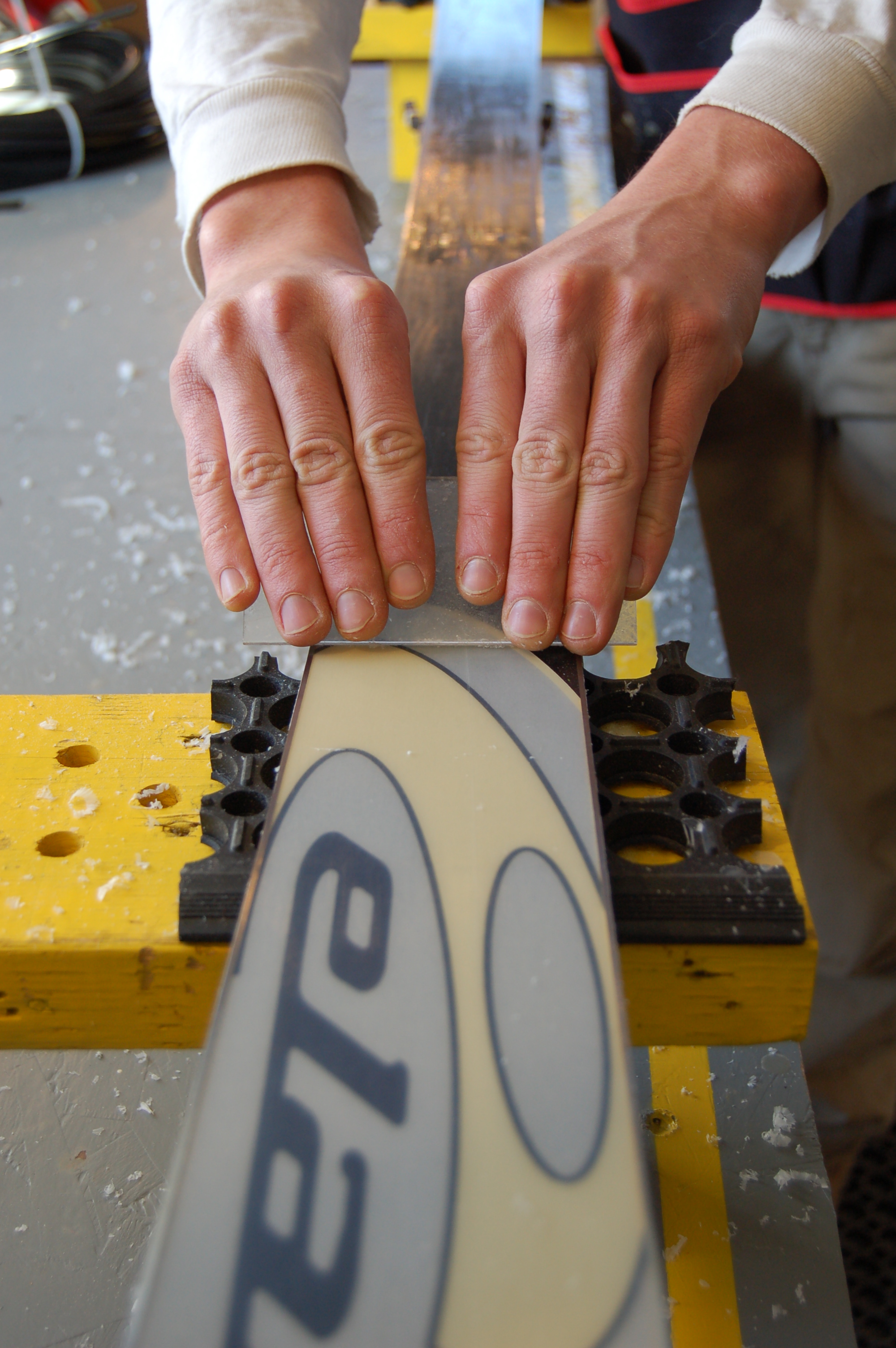 Local company picks up ski equipment, delivers after tuning