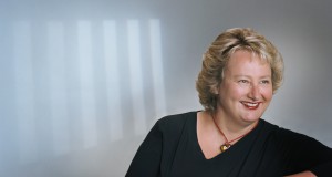 Aussie author Anna Campbell defies the boundaries of historical romance