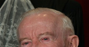 Stevens’ retirement sets up battle over Supreme Court choice