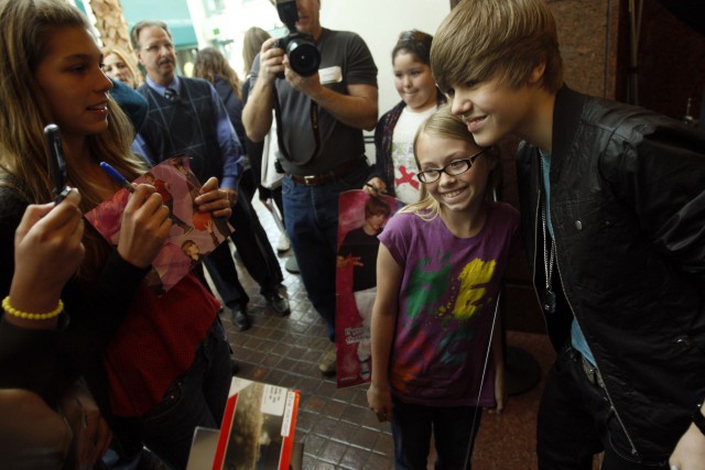 JUSTIN BIEBER