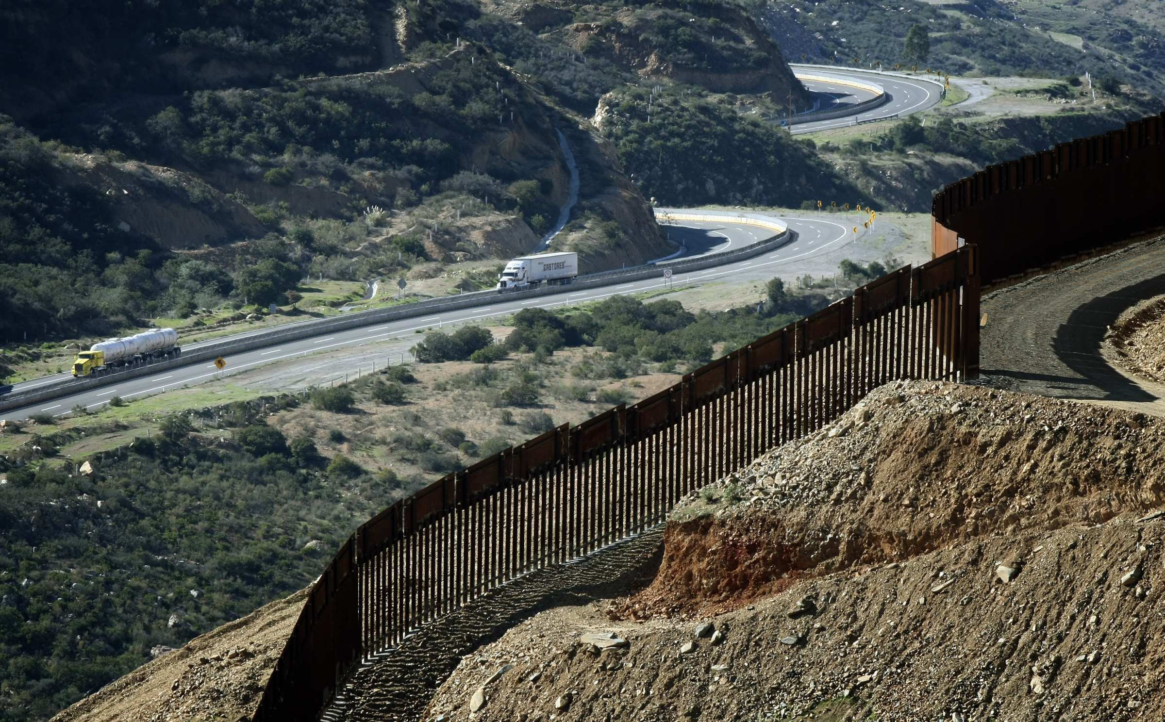 Gangs hold illegal immigrants captive in Mexico