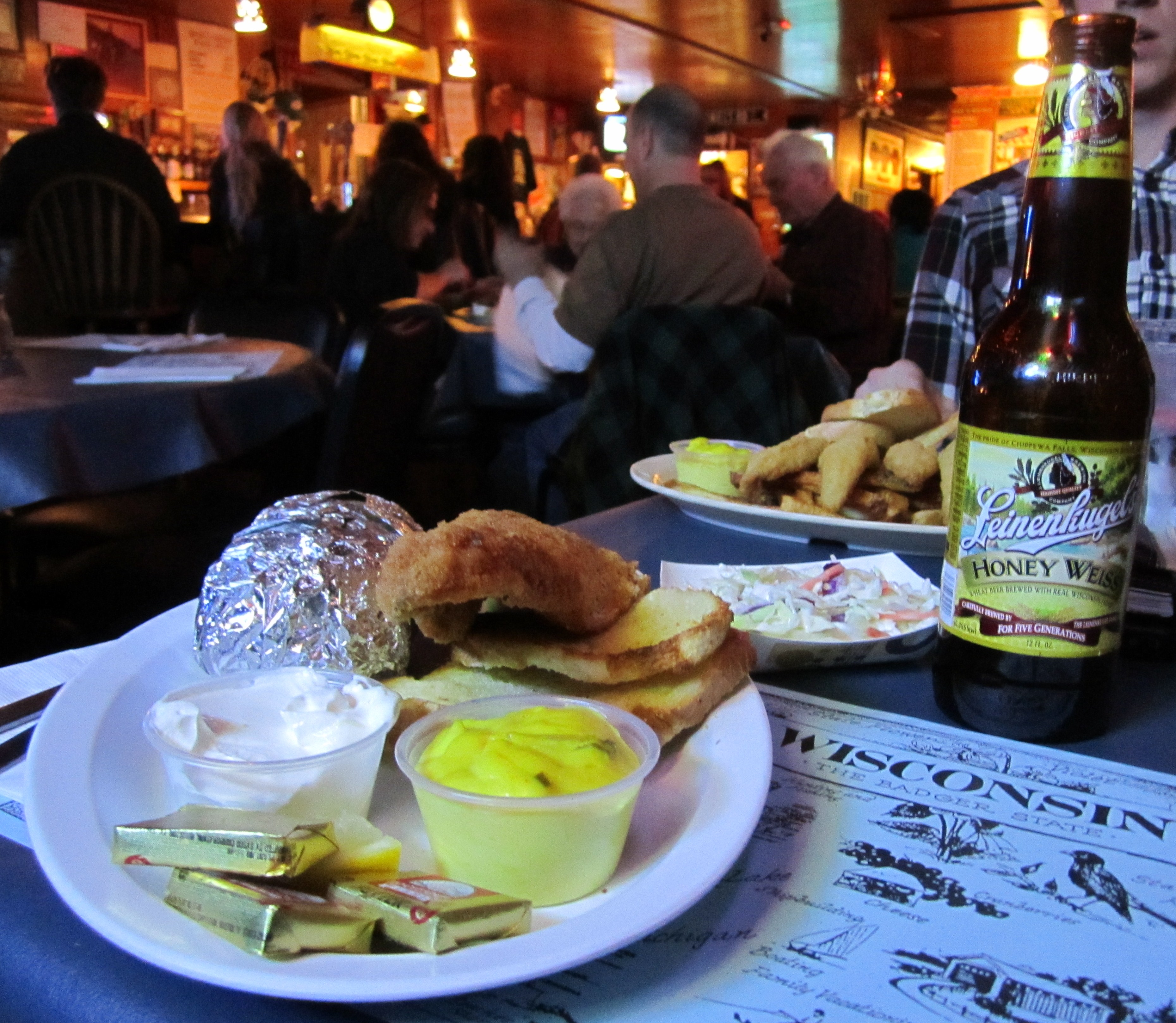 Local bar serves up Packer pride, Wisconsin fare