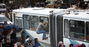 100,000 refugees flee Libya as fighting increases