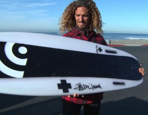 Hybrid Surf-Snowboard Bridges Two Worlds