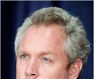 Conservative blogger Andrew Breitbart Dead at 43