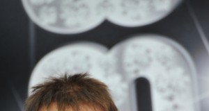 Bee Gees singer Robin Gibb dies at age 62