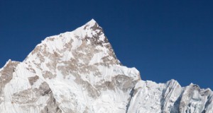 Everest Death Toll Climbs to 11