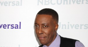 It’s Official: Arsenio Hall Returning to TV With Late-Night Talk Show