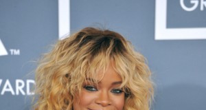 Rihanna sues, claims accountants cost her tens of millions