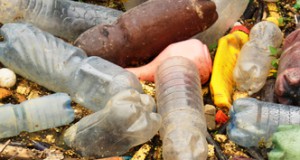 5 Simple Ways To Drastically Reduce Our Plastic Consumption