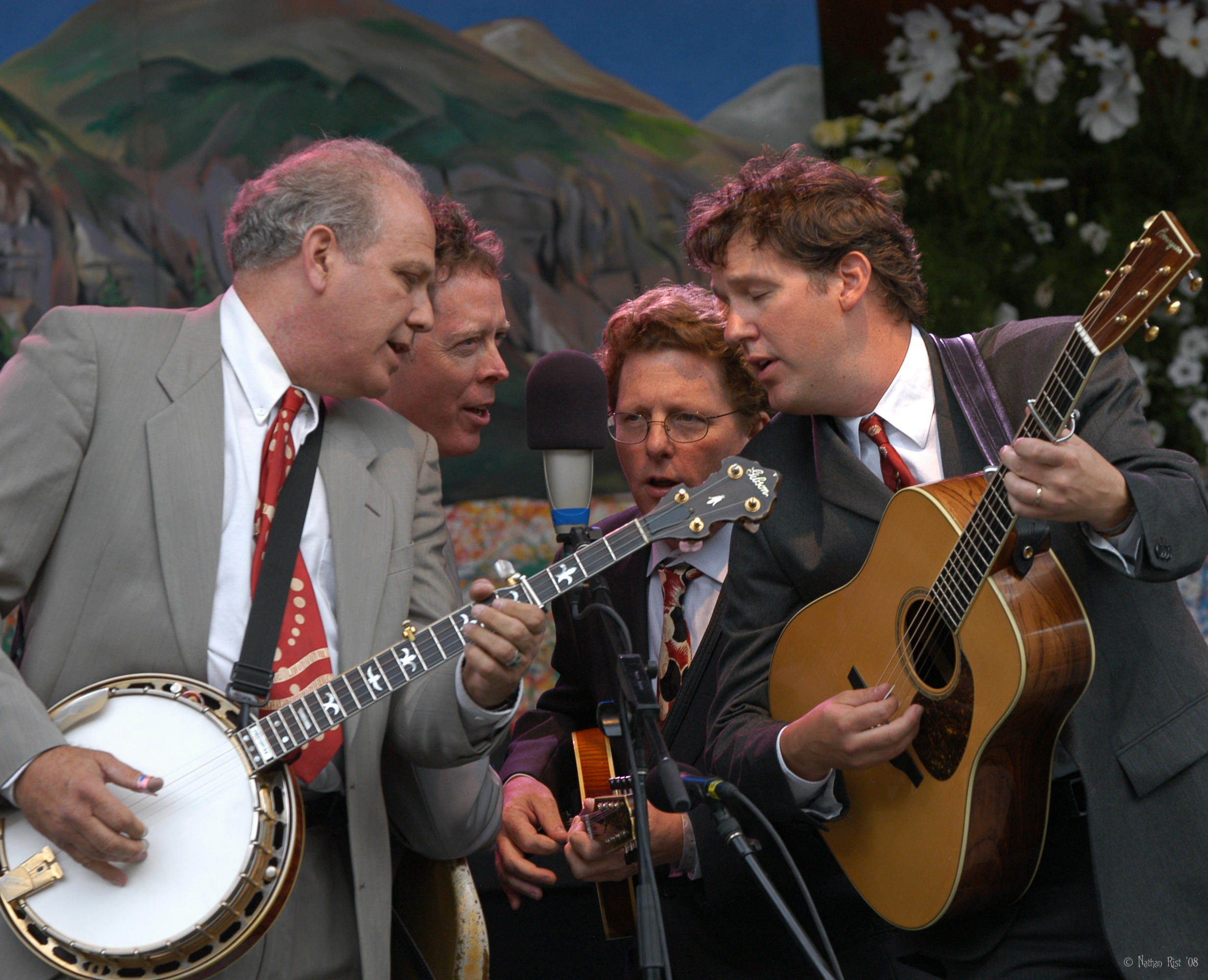Boulder bluegrass icon Hot Rize returns to roots