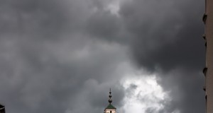 French paper defies Muslim protests, prints Muhammed drawings