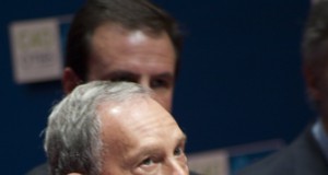 New York mayor Bloomberg endorses Obama on green grounds