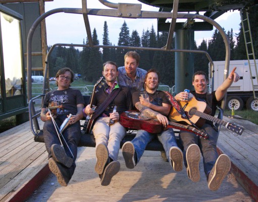 The Infamous Stringdusters raise flood relief money for and with The Road to Boulder