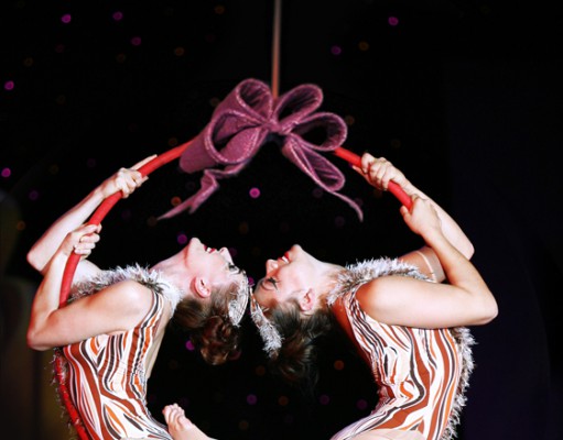 Cirque Dreams Holidaze is a real Christmas circus