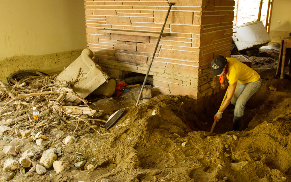 ‘Knee Deep’ chronicles community after Boulder flood