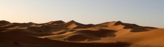 Adv 1_Sahara_desert_landscape_south_of_the_village_of_Mhamid_El_Ghezlane,_Morocco_Anderson Sady