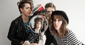 The thoughtful sisters