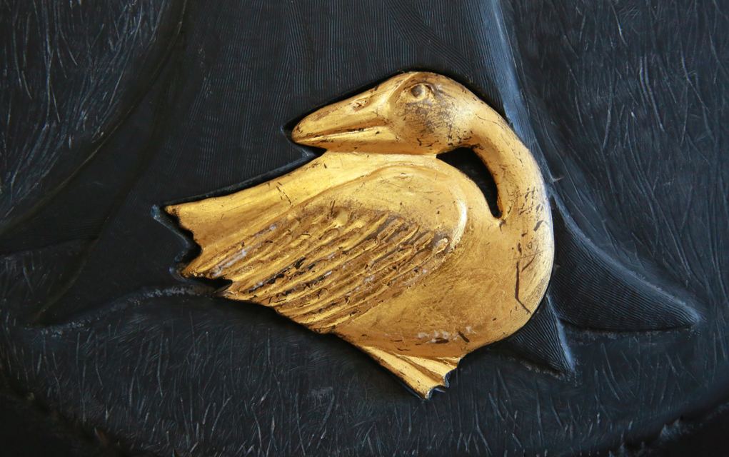 By using a different material, The Golden Goose is distinct from other elements. 