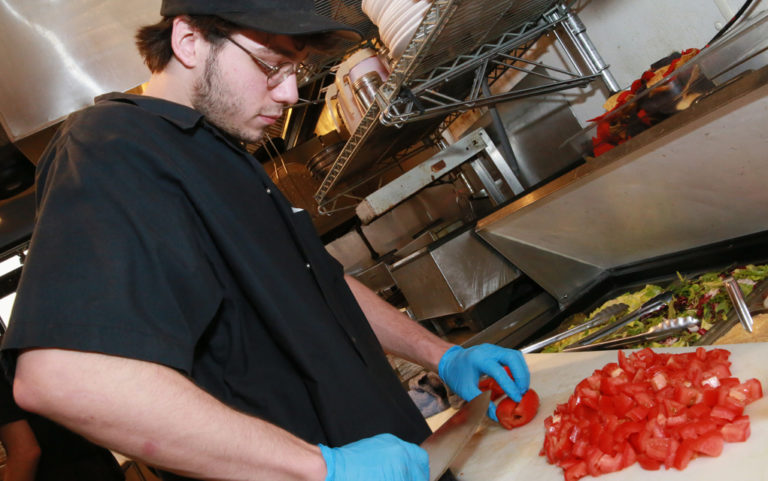 Boulder restaurants face shortage of kitchen workers