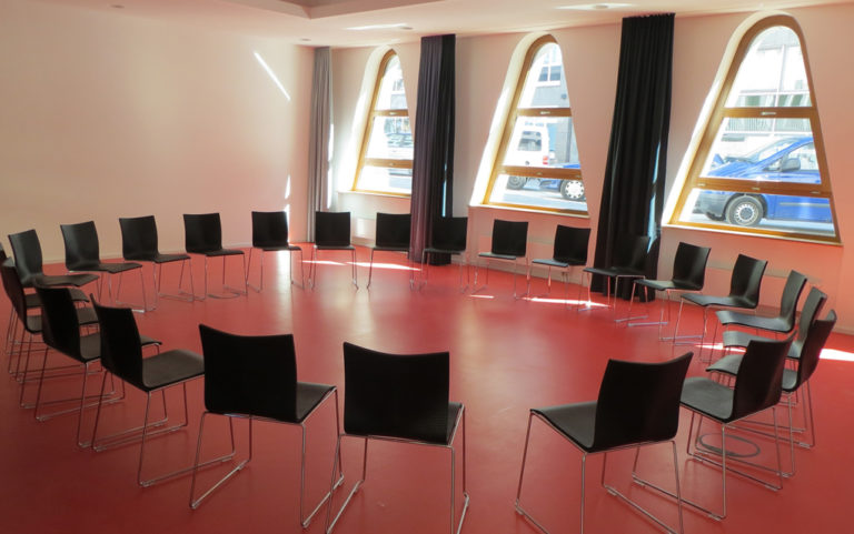 Alcoholics Anonymous struggles to stay relevant as secular programs gain momentum