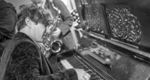 Erik Deutsch splits the difference