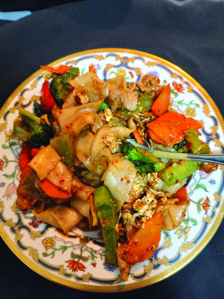 Taste of the Week: chicken red curry and drunken beef noodles @ McCaslin Thai