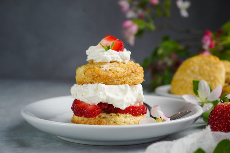 Small-shop bakeries, jar-whipped cream, and spring food fun